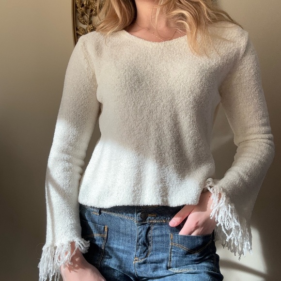 Elegant Cream Sweater with frayed sleeves - Picture 2 of 7